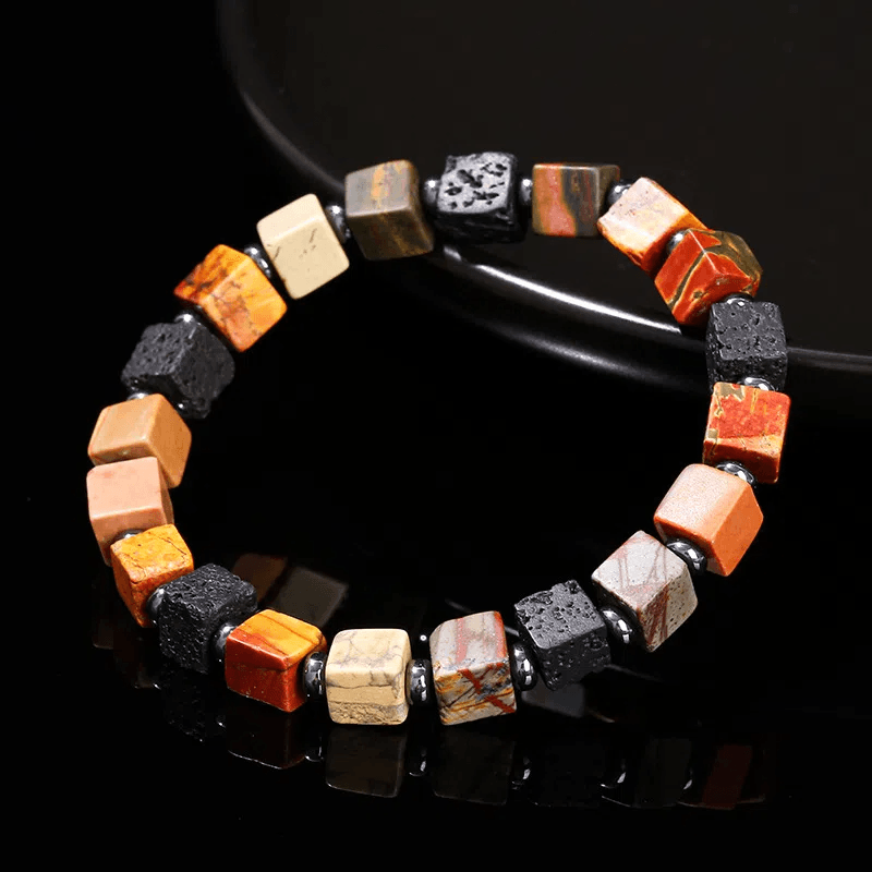 Judgment and adjustment of the tightness when wearing a stone bracelet